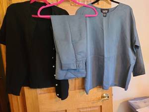 lot 7101 image: Silk pants with matching top by Eileen Fisher, ML, plus a black short sleeve top, L