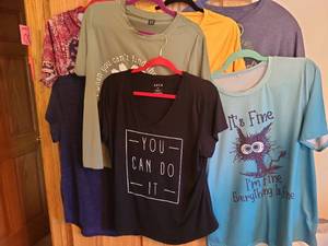 lot 7106 image: Ladies short sleeve tops, M - XL.