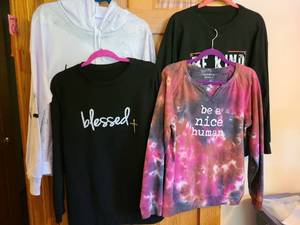 lot 7107 image: Ladies long sleeve tops, L and XL.