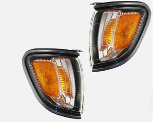 lot 251586 image: Side Marker Lights for Toyota Tacoma Assemblies for 2004