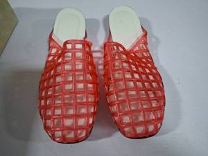 lot 20148 image: Womens Red Slip On Sandals Size 8