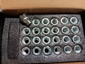 lot 21188 image: 12x1.5 Chrome Extended Thread Lug Nut, 24PCS