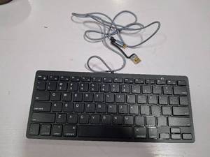 lot 21305 image: Black Keyboard