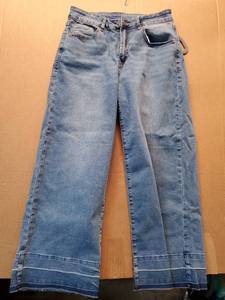 lot 17173 image: Wide Leg High Rise Jeans Size 8