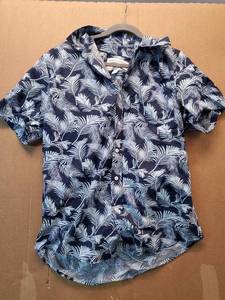 lot 17182 image: Amazon Essentials Mens Tropical Print Short Sleeve Button-Down Shirt L - Retail $18