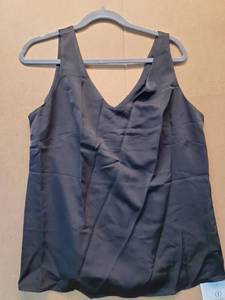 lot 17186 image: Black Satin V-Neck Sleeveless Top M - Retail $25