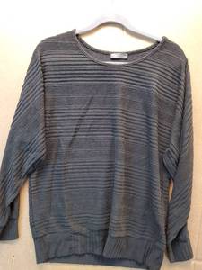 lot 17187 image: Mens Gray Ribbed Knit Crewneck Sweater M - Retail $20