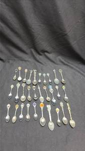 lot 813 image: Collectible Souvenir Spoons Collection