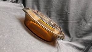 lot 833 image: Arcopal France Amber Glass Casserole Dish with Lid.