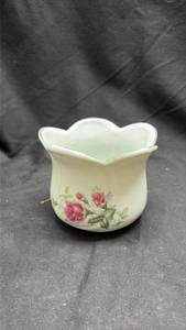 lot 840 image: Ceramic Rose Pattern Vase with Scalloped Edge