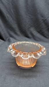lot 845 image: Depression Era Pink Glass Scalloped Edge Bowl - Selenium Glow