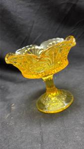 lot 854 image: Yellow Glass Pedestal Compote Bowl with Shell Fan Pattern