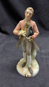 lot 858 image: Porcelain Figurine Man with Hat