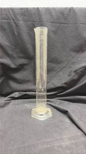 lot 890 image: PYREX No. 2961 Glass Graduated Cylinder