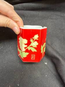 lot 914 image: Hallmark Japanese Red Floral Tea-Light Holder