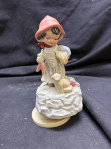 lot 927 image: Ceramic Music Box Child with Rabbit and Carrots