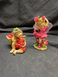 lot 931 image: Strawberry Fairy Garden Figurines Set