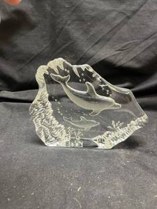 lot 937 image: Glass-Like Dolphin Marine Scene Decorative Figurine