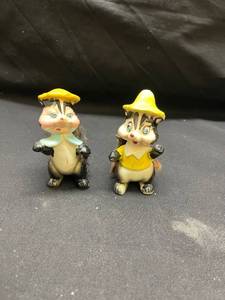 lot 942 image: Kreiss Skunk Figurines Pair