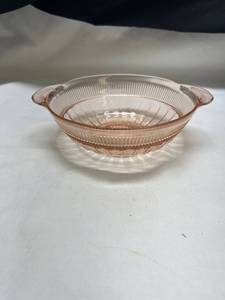 lot 955 image: Pink Depression Glass Handled Bowl with Ribbed Pattern
