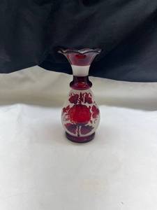 lot 956 image: Ruby Red Flashed Frosted Glass Bud Vase with Floral Design