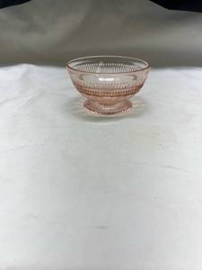 lot 959 image: Pink Depression Glass Footed Dessert Bowl