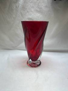 lot 960 image: Red Twisted Art Glass Vase with Clear Base