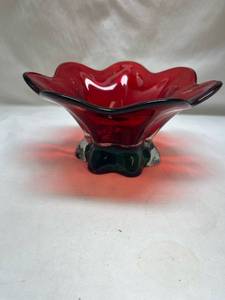 lot 963 image: Murano Sommerso Ruby Red and Green Art Glass Bowl