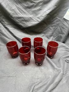 lot 965 image: Ruby Red Glass Tumbler Set