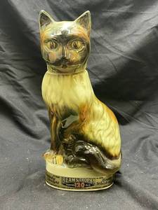 lot 969 image: Jim Beam Trophy Cat Ceramic Whiskey Decanter
