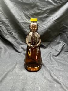 lot 970 image: Amber Glass figural Mrs Buttersworth Syrup Bottle with Yellow Lid