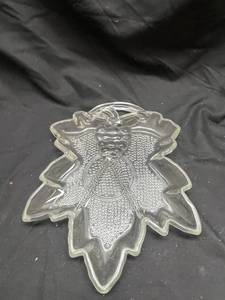 lot 975 image: Clear Glass Leaf-Shaped Serving Tray with Handle