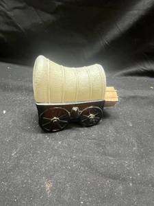 lot 990 image: Avon Spicy After Shave Covered Wagon Bottle 6 FL OZ