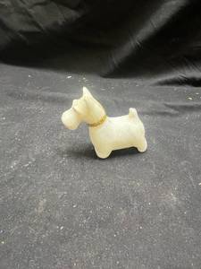 lot 998 image: Avon Small Scottie Dog Figurine with Gold Collar