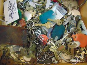 lot 3233 image: Large Selection of Assorted keys