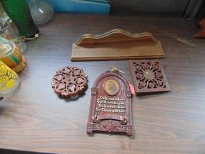 lot 3237 image: Selection of Wooden Decor