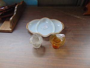 lot 3238 image: 2 Hat Vases and Fireking Snack Platter