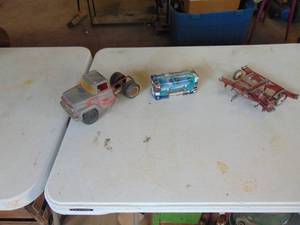 lot 3261 image: Selection of Metal Toys - Vintage