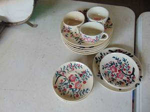 lot 3265 image: Hand Painted China Pieces