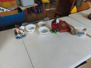 lot 3266 image: Decor Selection Planters - Hanging glass Ornament and metal book Holder