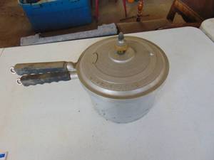 lot 3278 image: Aluminum Pressure Cooker