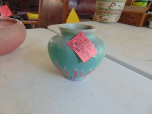 lot 3282 image: Small Comark Vase