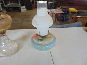 lot 3295 image: Hand painted Oil Lamp