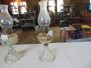 lot 3296 image: Hand painted Oil Lamp