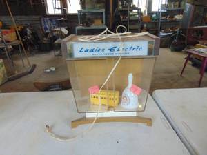 Ladies Electric Shaver Display with contents