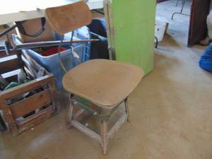 lot 3303 image: Metal School Chair