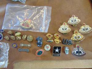 lot 3308 image: Assortment of Military Pins
