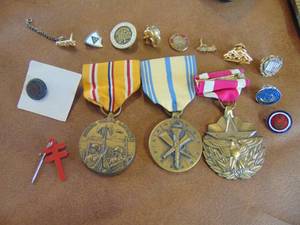 lot 3310 image: Assortment of Military Pins
