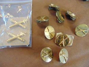 lot 3311 image: Assortment of Military Pins