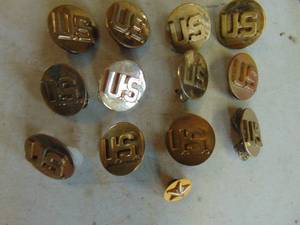 lot 3312 image: Assortment of Military Pins